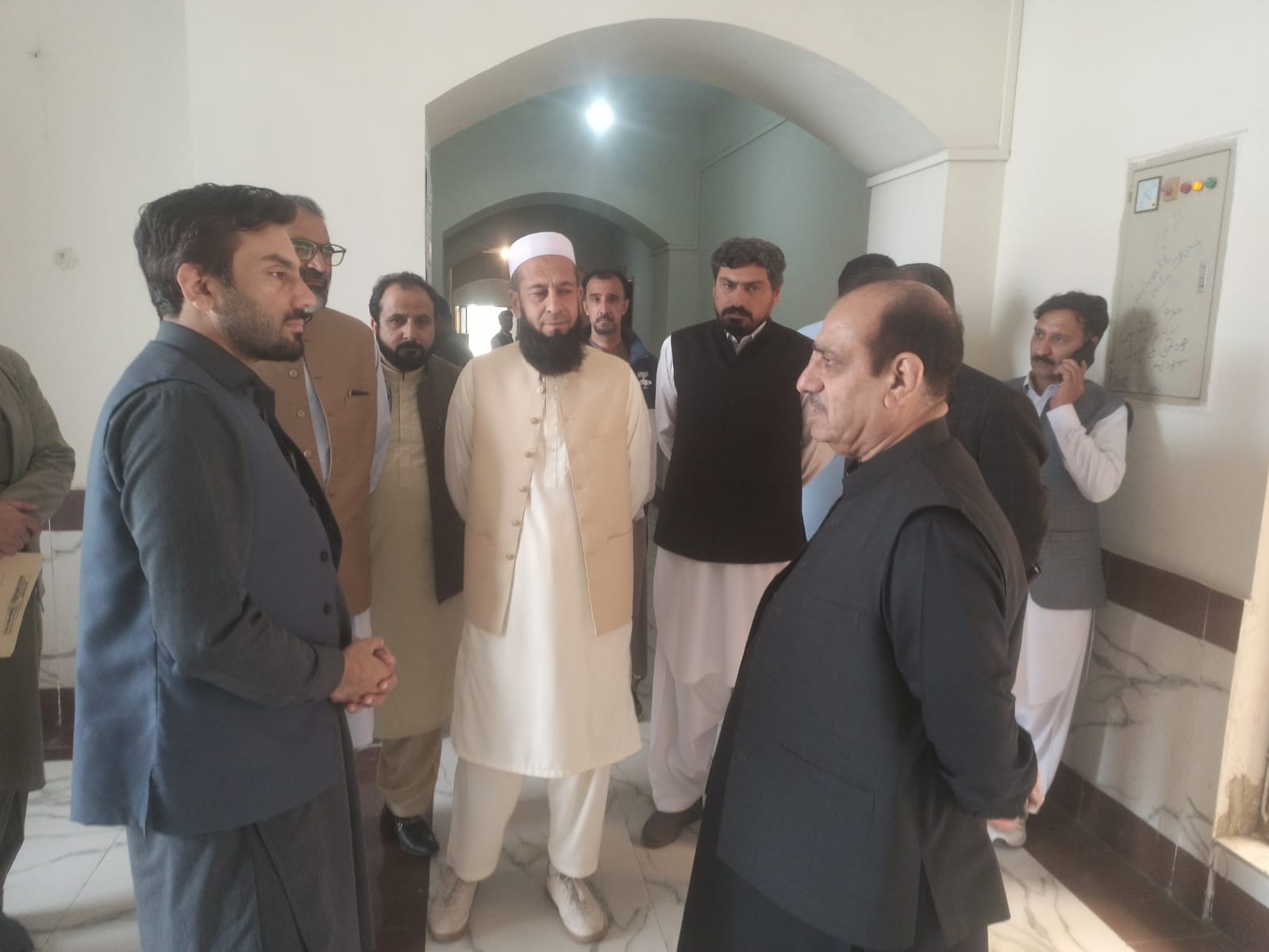 وی سی عبد الولی خان یو نیو رسٹی ڈا کٹر عبد ا لجمیل احمد کا مختلف شعبہ جات کا دورہ