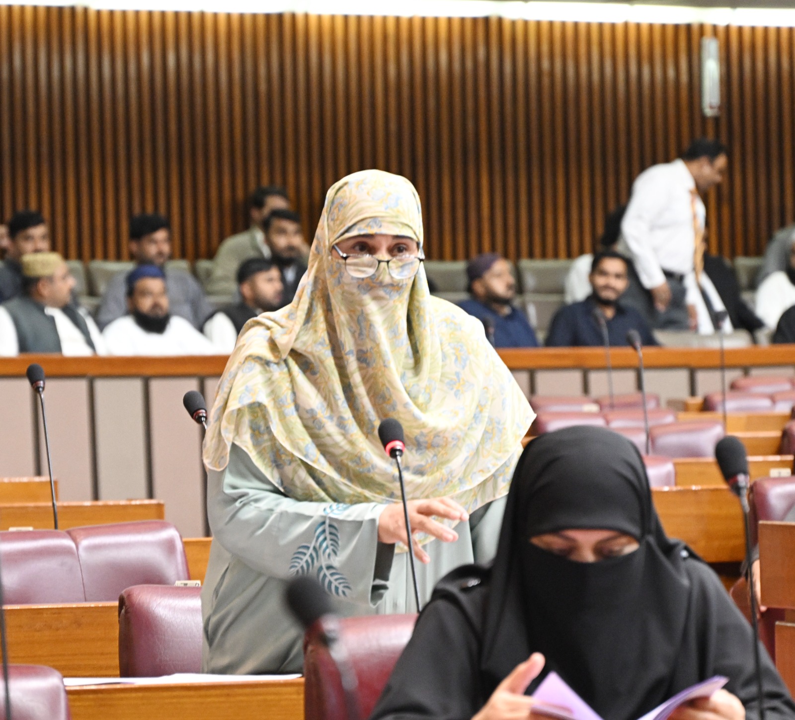 پٹرولیم مصنو عات میں ظا لمانہ ا ضا فہ ۔ا یم این اے نعیمہ کشور خان نے تحریک قو می اسمبلی میں جمع کرا دی 