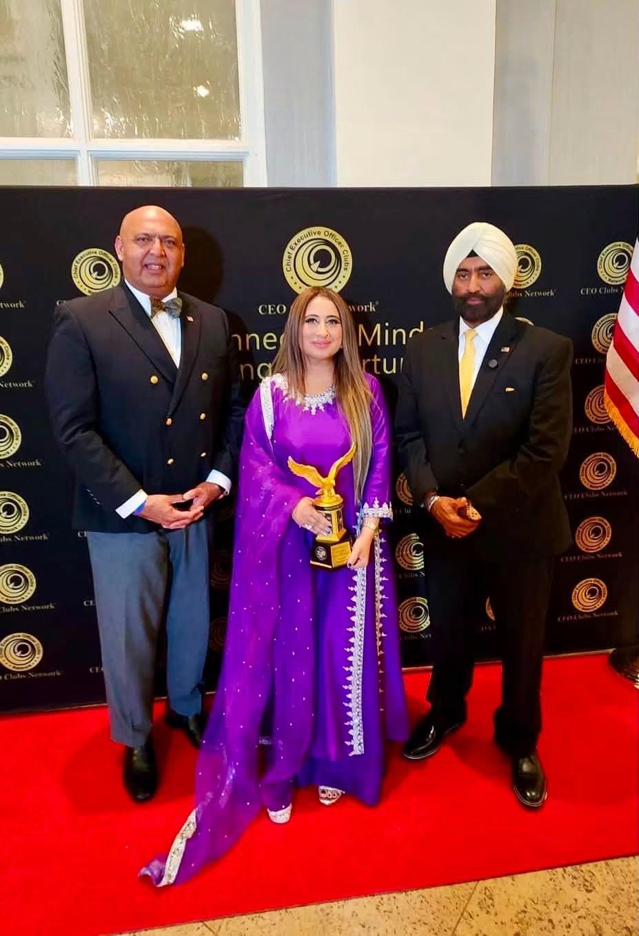 Ayesha khan Recived Lagacy award